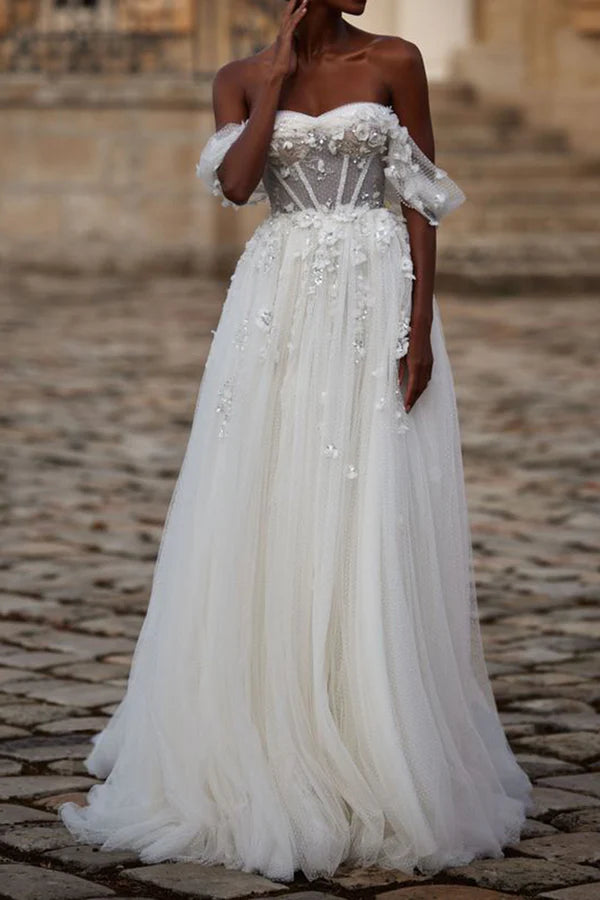 Abito da sposa in stile country con scollo a cuore e decalcomania 3D e ampio strascico